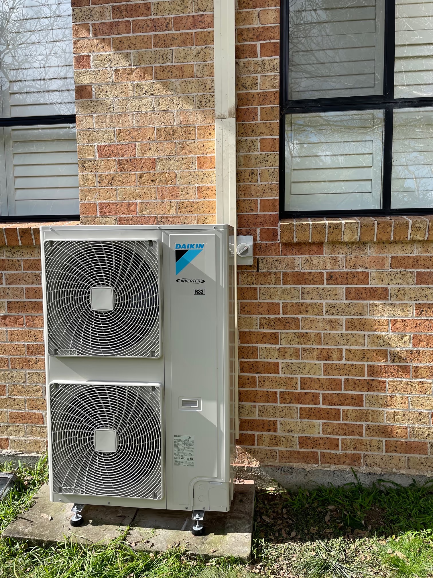 Daikin Inverter double fan outdoor air conditioner unit installed on concrete slabs by MyTradie Services Sydney